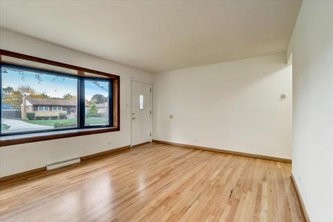475 Vassar Ln, Des Plaines, IL 60016 photo 8