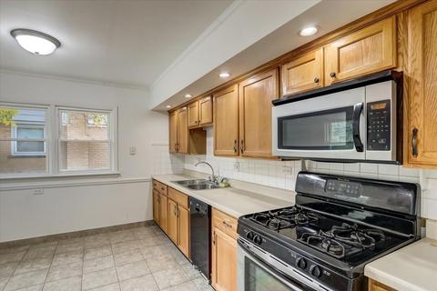 475 Vassar Ln, Des Plaines, IL 60016 photo 12