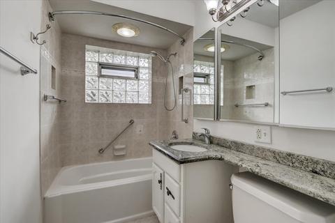 475 Vassar Ln, Des Plaines, IL 60016 photo 33