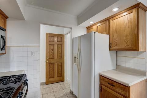 475 Vassar Ln, Des Plaines, IL 60016 photo 13