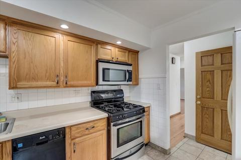 475 Vassar Ln, Des Plaines, IL 60016 photo 10