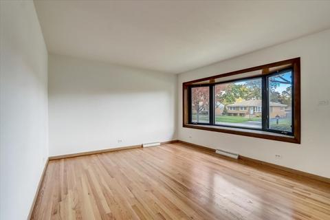475 Vassar Ln, Des Plaines, IL 60016 photo 7
