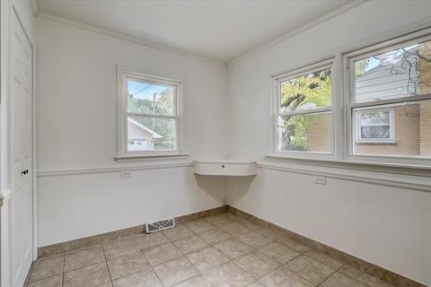 475 Vassar Ln, Des Plaines, IL 60016 photo 17