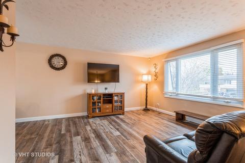 1108 Kent Ct, Wheaton, IL 60189 photo 2