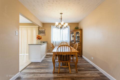 1108 Kent Ct, Wheaton, IL 60189 photo 4