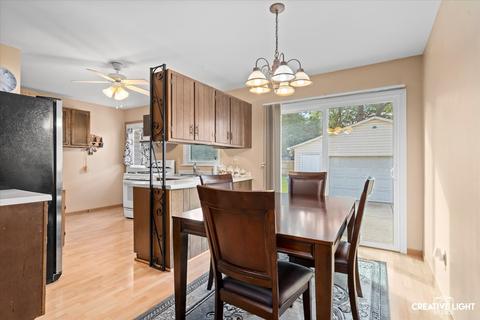 562 Manor Pl, Aurora, IL 60506 photo 8