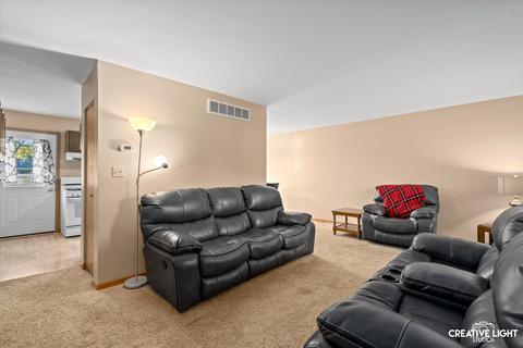 562 Manor Pl, Aurora, IL 60506 photo 3