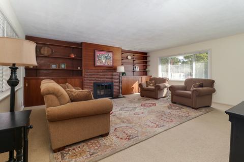 1102 Crescent Ln, Normal, IL 61761 photo 2