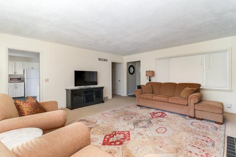1102 Crescent Ln, Normal, IL 61761 photo 4