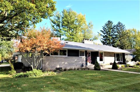 425 Maple Ln, Geneva, IL 60134 photo 1