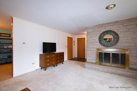 744 Diane Ave, Elgin, IL 60123 photo 7
