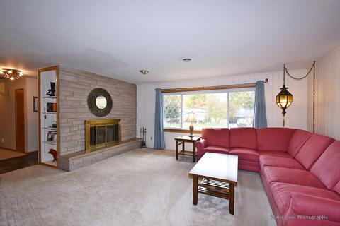 744 Diane Ave, Elgin, IL 60123 photo 6