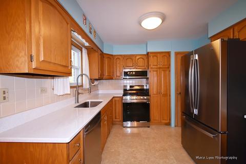 744 Diane Ave, Elgin, IL 60123 photo 11
