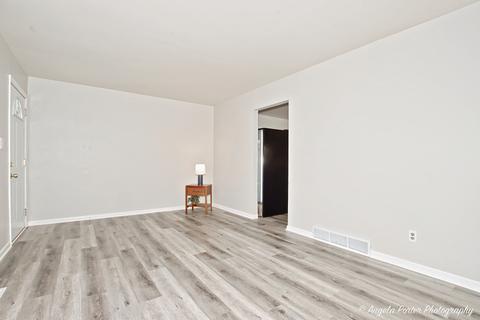 1905 Oak Dr, Mchenry, IL 60050 photo 4