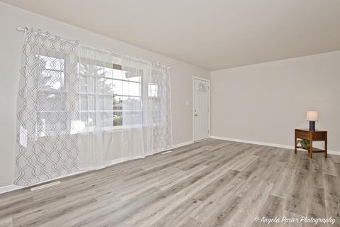 1905 Oak Dr, Mchenry, IL 60050 photo 2