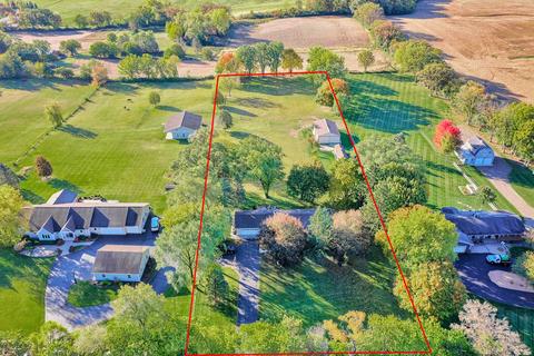 3511 W Gracy Rd, Mchenry, IL 60050 photo 2