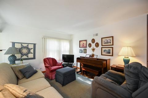 922 S Gables Blvd, Wheaton, IL 60189 photo 5