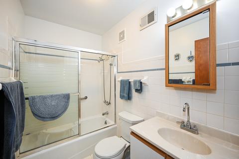 922 S Gables Blvd, Wheaton, IL 60189 photo 14