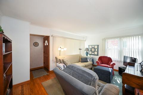 922 S Gables Blvd, Wheaton, IL 60189 photo 4