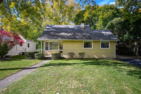 922 S Gables Blvd, Wheaton, IL 60189 photo 1