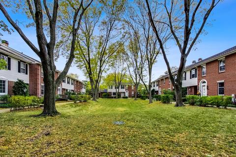 9024 Forestview Rd, Evanston, IL 60203 photo 2