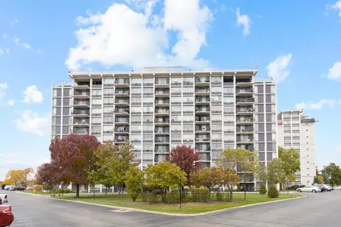 8809 W Golf Rd #1J, Niles, IL 60714