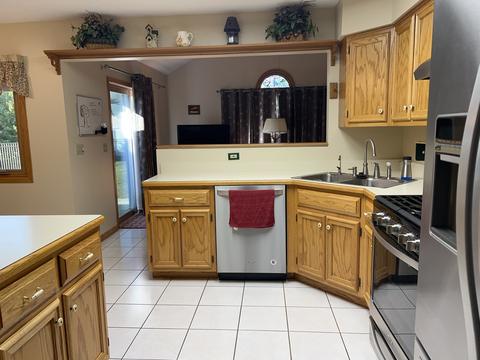 952 Edgewater Dr, Morris, IL 60450 photo 6
