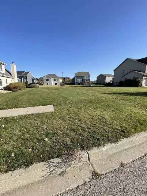 165 Winding Hill Dr, Elgin, IL 60124 photo 2