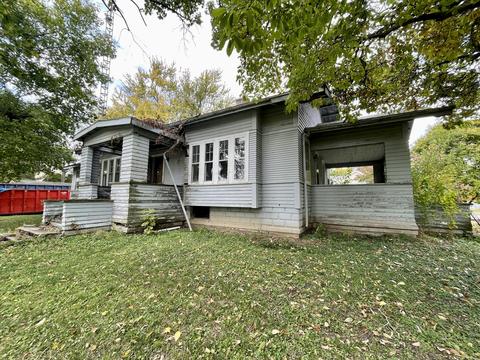 422 Maple St, Chenoa, IL 61726 photo 1