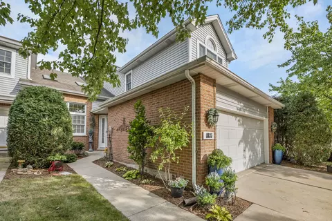 8635 Pearson Dr, Darien, IL 60561 photo 2