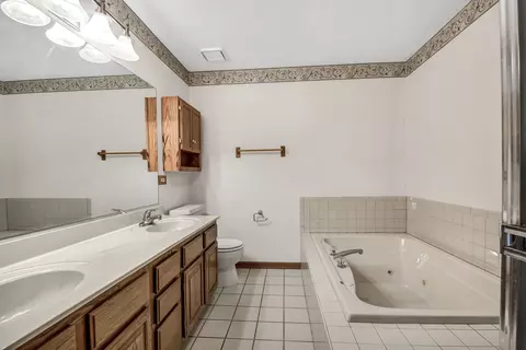 8635 Pearson Dr, Darien, IL 60561 photo 11