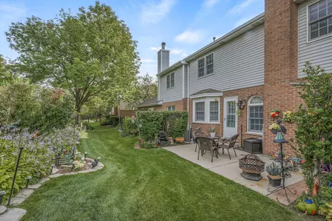 8635 Pearson Dr, Darien, IL 60561 photo 21