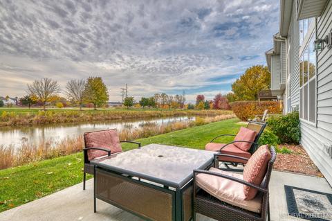 2376 Georgetown Cir, Aurora, IL 60503 photo 4