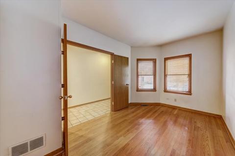 1025 E 54th St, Chicago, IL 60615 photo 16
