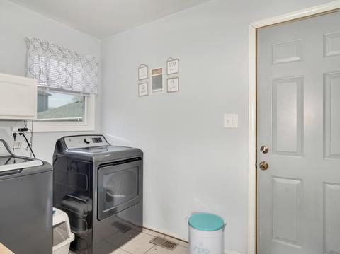 215 E Third St, Sheridan, IL 60551 photo 9