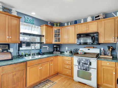 215 E Third St, Sheridan, IL 60551 photo 8