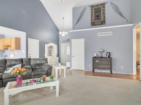 215 E Third St, Sheridan, IL 60551 photo 4