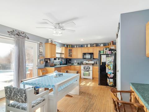 215 E Third St, Sheridan, IL 60551 photo 6