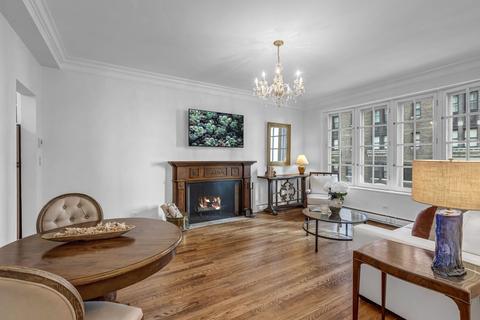 70 E Scott St #607, Chicago, IL 60610 photo 2