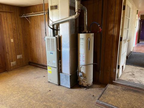 100 W West St, Weldon, IL 61882 photo 44