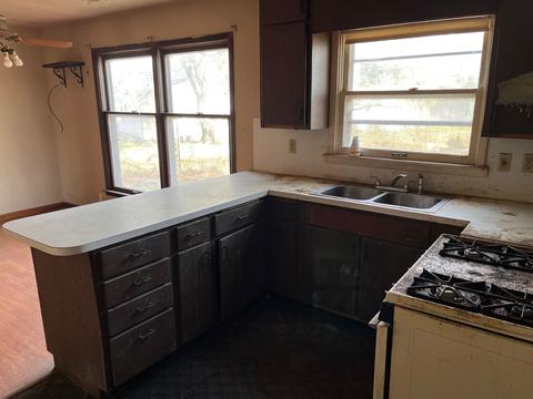100 W West St, Weldon, IL 61882 photo 37