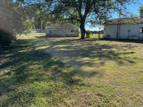 100 W West St, Weldon, IL 61882 photo 13