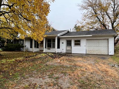 100 W West St, Weldon, IL 61882 photo 1