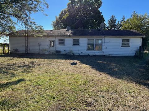 100 W West St, Weldon, IL 61882 photo 18