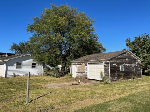 100 W West St, Weldon, IL 61882 photo 7