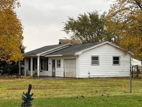 100 W West St, Weldon, IL 61882 photo 4