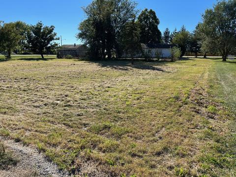 100 W West St, Weldon, IL 61882 photo 23