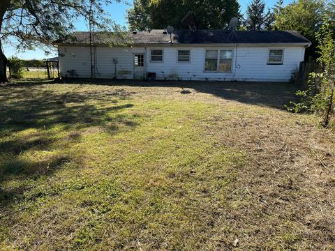 100 W West St, Weldon, IL 61882 photo 17