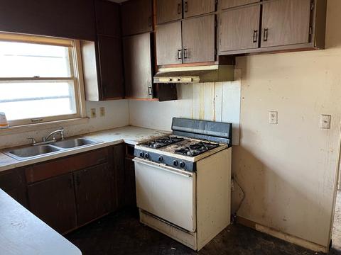100 W West St, Weldon, IL 61882 photo 36