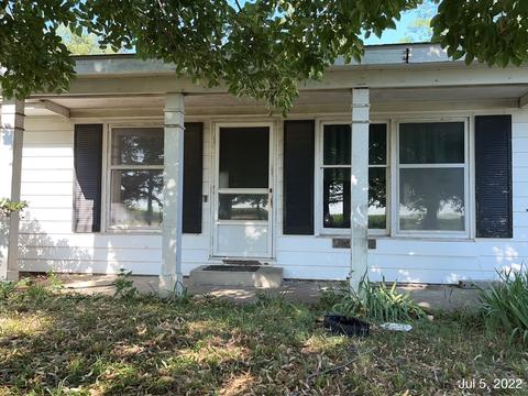 100 W West St, Weldon, IL 61882 photo 2